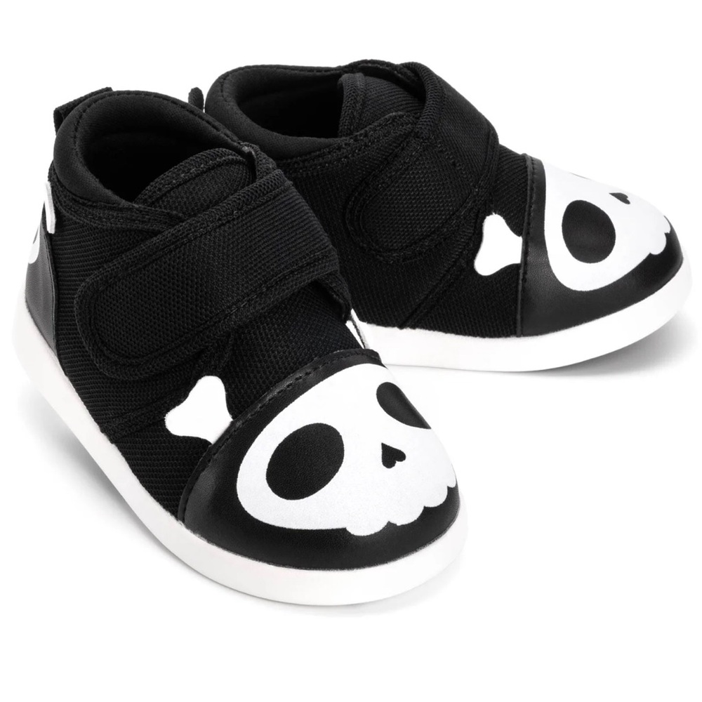 Ikiki Black Skull Kids Shoes size 5 style Captain Zuga